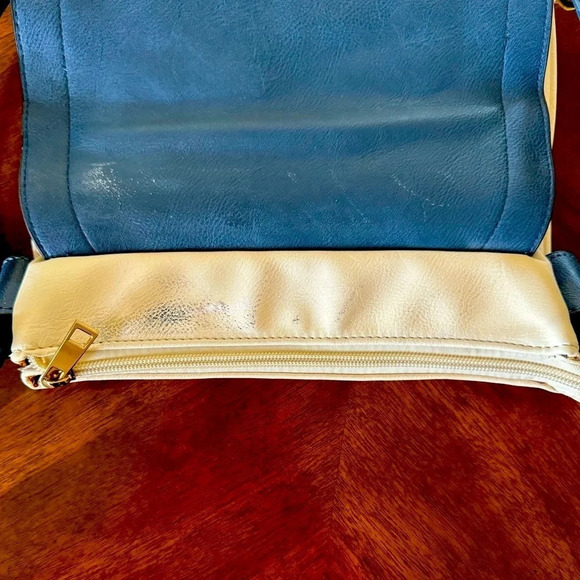 NWT Alyssa Double Compartment Dual Tone Crossbody Medium-Large. Blue and Cream - Picture 4 of 10